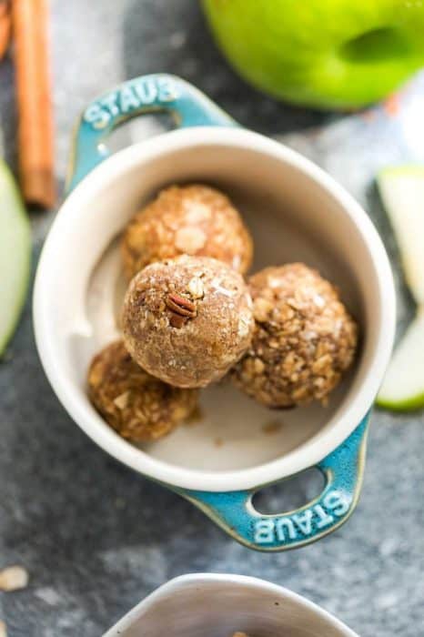 Apple Energy Bites - the perfect easy and healthy no bake snacks for on the go or after a workout! Best of all, no refined sugar and super easy to customize and make ahead for packing into school or work lunchboxes. Full of cozy fall and apple flavors with gluten free and nut free options.