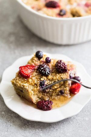 Berry Baked Oatmeal makes the perfect easy make-ahead healthy breakfast. Best of all, no refined sugar, gluten free and dairy free and just 10 minutes of prep time using ONE bowl!