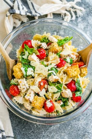 Chicken Caesar Pasta Salad - the perfect side dish to bring to summer potlucks, parties, Memorial Day / Fourth of July grillouts/barbecues. Best of all, it's so easy to make and has all the classic flavors of a caesar salad. Perfect for Sunday meal prep and leftovers are delicious for school or work lunchboxes or lunchbowls.