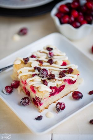 Cranberry Bliss Sheet Cake has all the flavors of your favorite holiday Starbucks treat!!