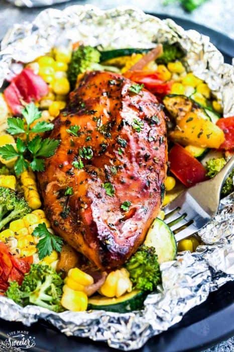 This recipe for Barbecue Chicken Foil Packets (Packs) are the perfect easy meal for summer. Best of all, they can be baked or grilled with practically no clean-up! Made with tender chicken, coated in a sweet and tangy BBQ sauce with your favorite, summer veggies.Great for Sunday meal prep or making ahead for packing into work or school lunches.