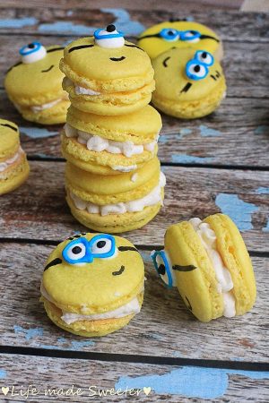 Minion Macarons