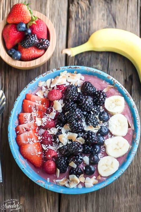 Mixed Berry Detox Smoothie Bowls make the perfect healthy breakfast