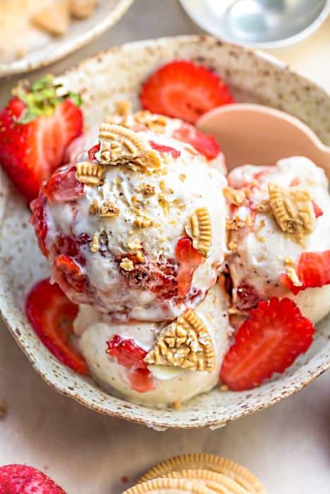 No Churn Strawberry Shortcake Ice Cream is the perfect frozen sweet treat for summer. Best of all, made with just five ingredients and no ice cream maker needed! Full of fresh strawberries, crumbled Oreo cookies and so easy to make!