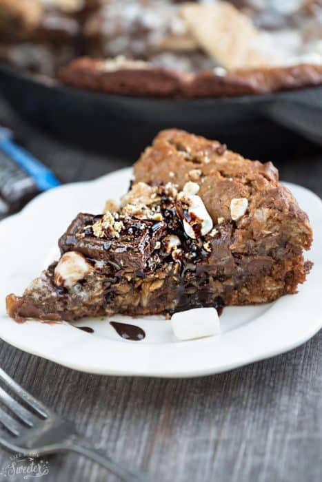 Nutella Stuffed S'mores Skillet Cookie {Pizookie} makes the perfect decadent sweet treat. Full of the classic flavors of a s'mores with an ooey gooey Nutella stuffed filling! Best of all, it's so easy to make with no mixer required!