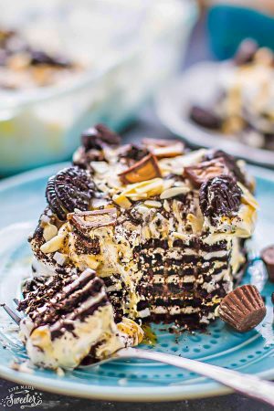 Peanut Butter Oreo Icebox Cake - the perfect easy and cool dessert for summer potlucks, barbecues, picnics, parties and cookouts. Best of all, only a few ingredients with layers of Oreo cookies, Reese's peanut butter cups and sweet rich caramel sauce. So delicious and always a crowd-pleaser!