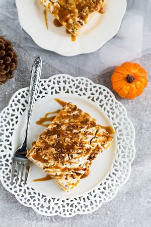 No Bake Pumpkin Icebox Cake makes the perfect make ahead fall dessert. Best of all, takes just minutes to whip up and full of cozy fall flavors! Made with layers of graham crackers and pumpkin cream cheese mousse. A delicious dessert for holiday parties and get togethers and much easier to bring than a pumpkin pie.