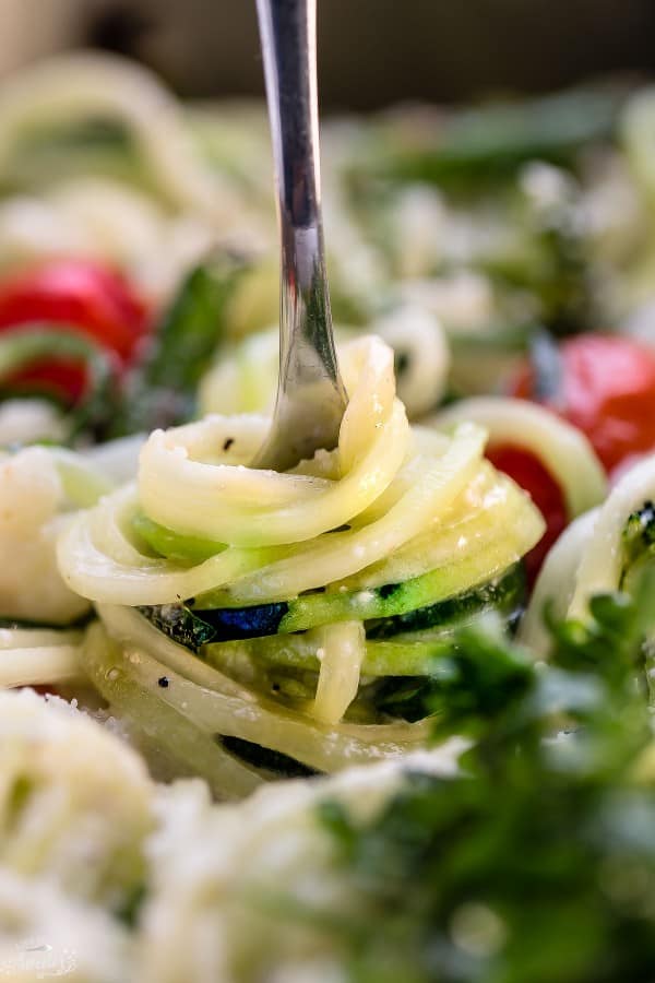 Zoodles Cauliflower Alfredo makes an easy & healthy weeknight meal. Gluten Free, Vegan, Paleo